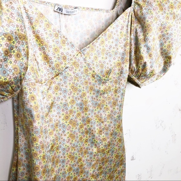 𝅺Zara satin floral puffed sleeve mini dress - Picture 5 of 16